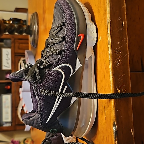 Nike LeBron James Low Black Sneakers. Women's size 4.5. - Picture 5 of 8